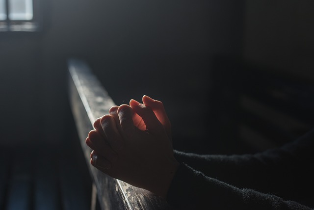 Trzykrotne streszczenie – Odkrywanie głębszego znaczenia w Biblii i duchowej praktyce