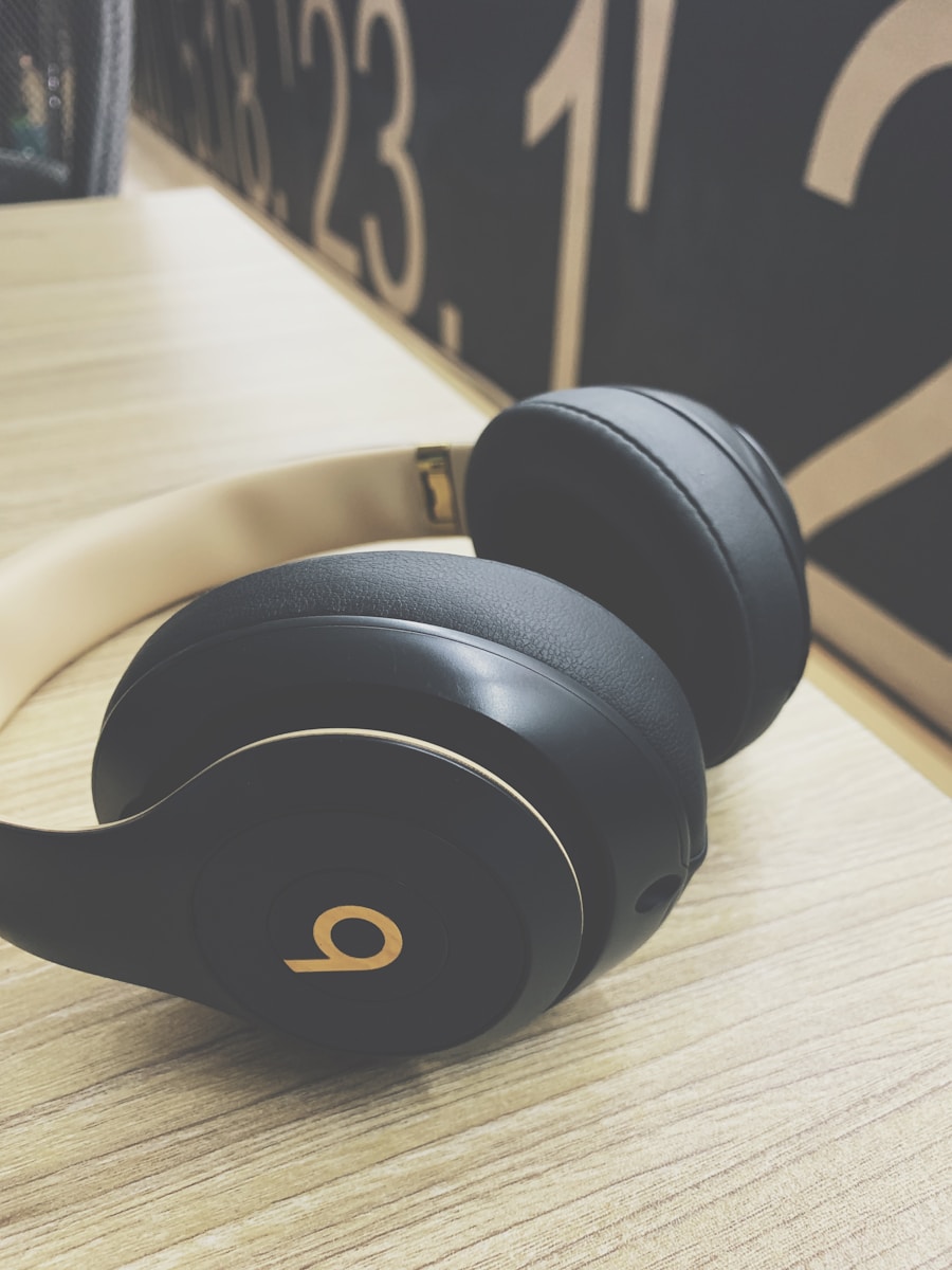 czarne słuchawki bezprzewodowe Beats Studio